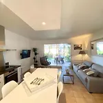 Vue Donnant Sur Le Golfe De St Tropez, 2 Chambres, 6 Pers, Piscine Commune בית נופש סן טרופז