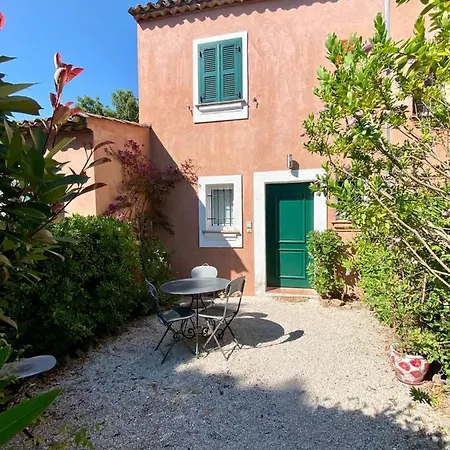 Vue Donnant Sur Le Golfe De St Tropez, 2 Chambres, 6 Pers, Piscine Commune סן טרופז