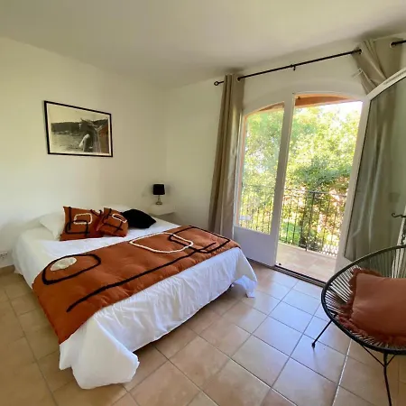 Vue Donnant Sur Le Golfe De St Tropez, 2 Chambres, 6 Pers, Piscine Commune בית נופש סן טרופז