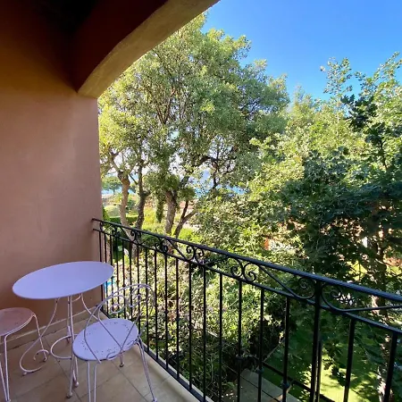 Vue Donnant Sur Le Golfe De St Tropez, 2 Chambres, 6 Pers, Piscine Commune בית נופש סן טרופז