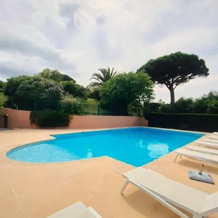 Vue Donnant Sur Le Golfe De St Tropez, 2 Chambres, 6 Pers, Piscine Commune בית נופש