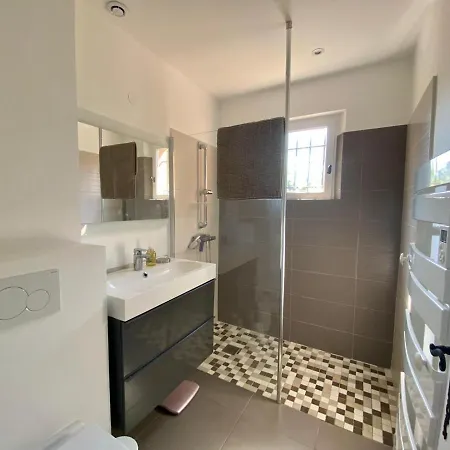 Vue Donnant Sur Le Golfe De St Tropez, 2 Chambres, 6 Pers, Piscine Commune Holiday home *