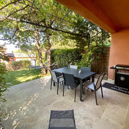 Vue Donnant Sur Le Golfe De St Tropez, 2 Chambres, 6 Pers, Piscine Commune Holiday home *